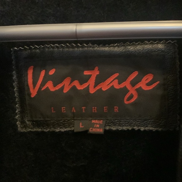 Vintage brand-black genuine leather 3/4 coat w/zip out plush lining. - Picture 4 of 9